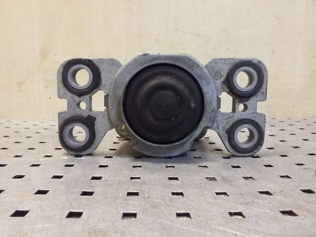Ātrumkārbas spilvens 8G9N711121AA00