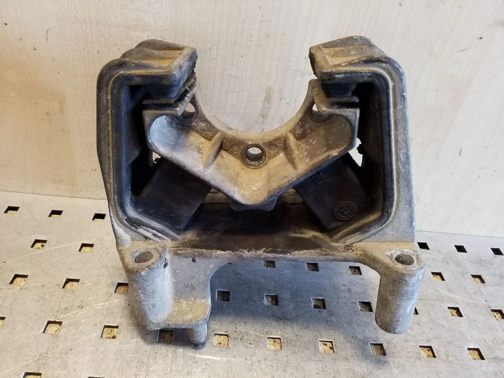 Gearbox mount 74266302