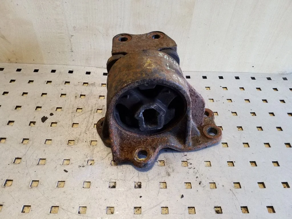 Gearbox mount – right