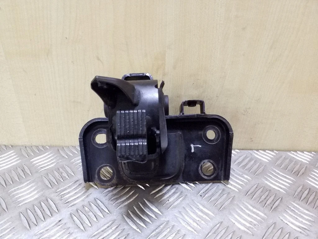 Gearbox mount – left