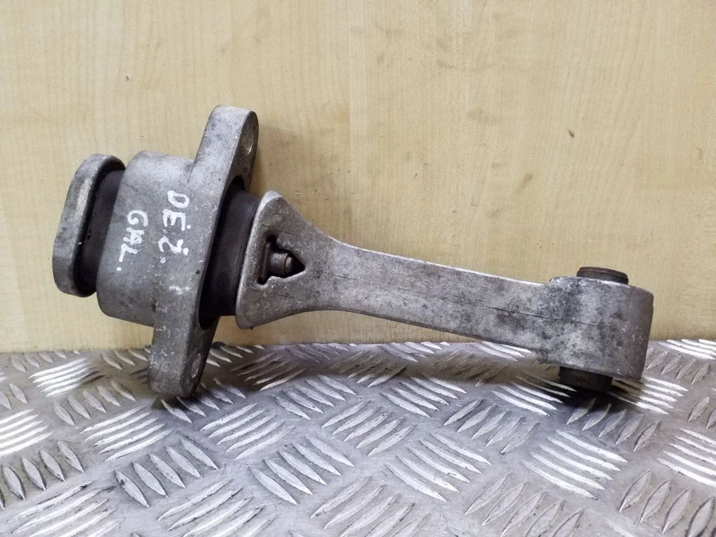 Gearbox mount 219692S000