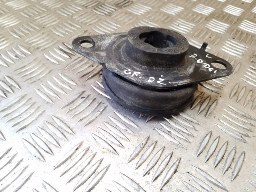 Gearbox mount 8200000018