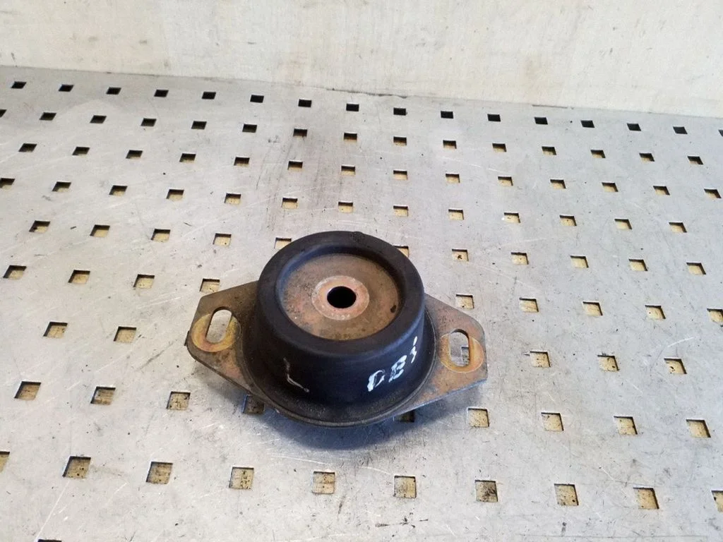 Gearbox mount – left