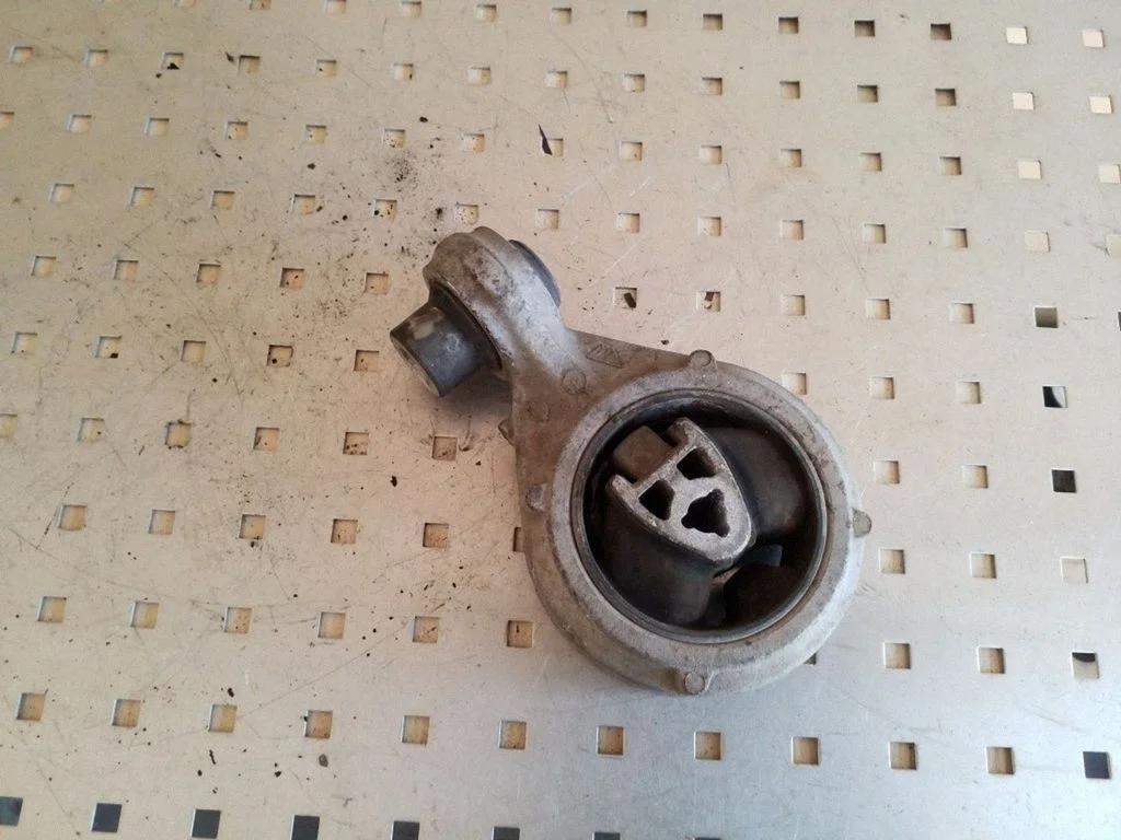 Gearbox mount JD71A