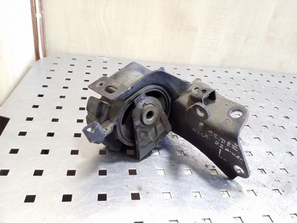 Gearbox mount – left