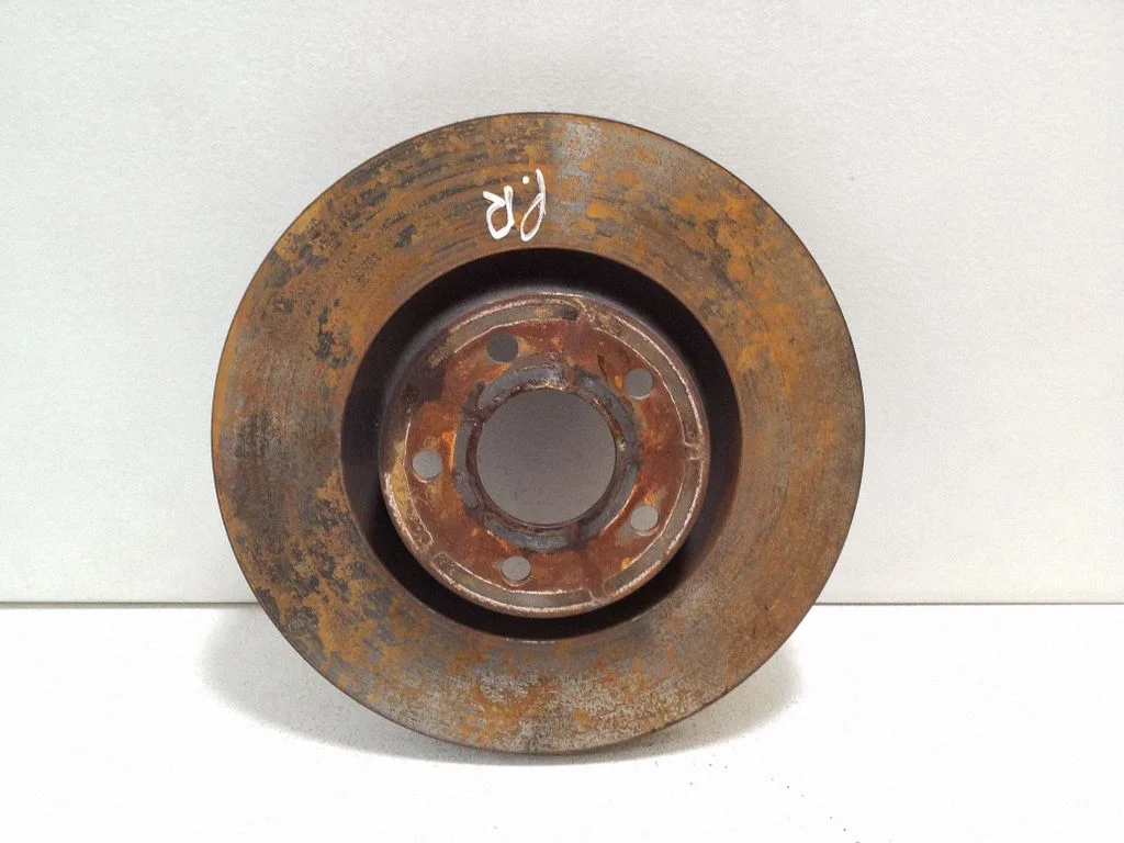 Front brake disc – right