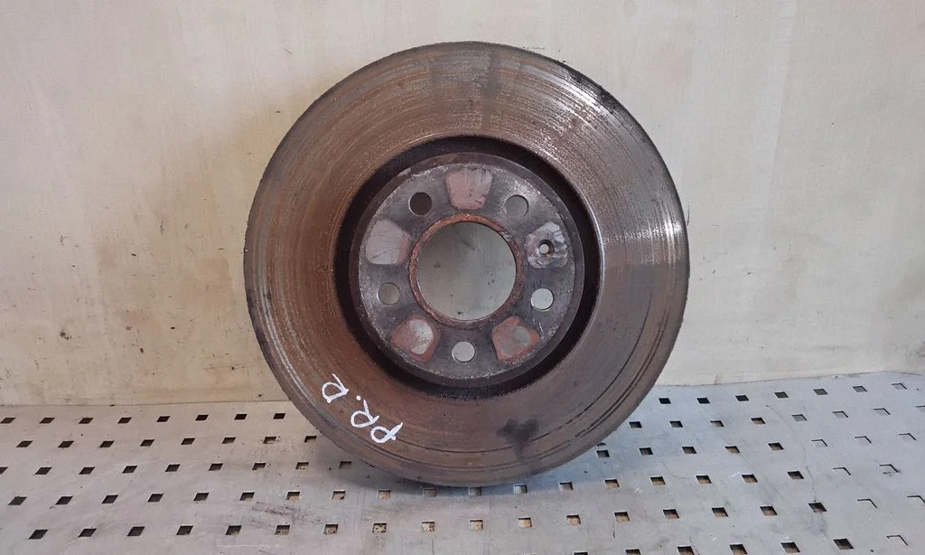 Front brake disc – right