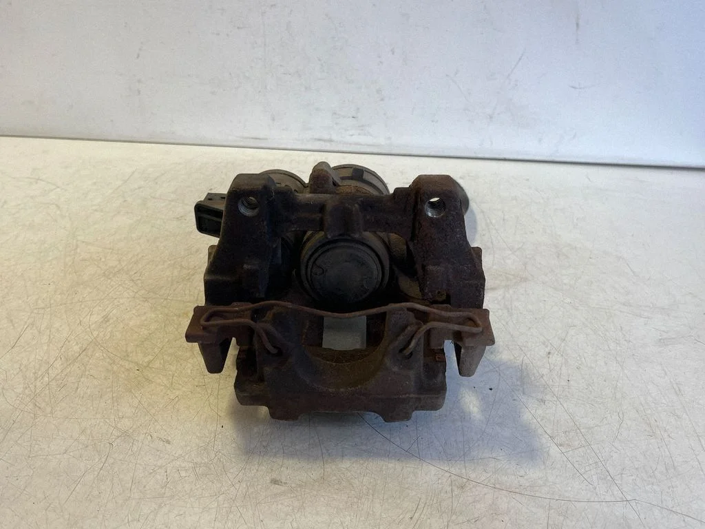 Tagumine pidurisadul 32329112