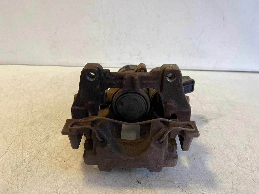 Tagumine pidurisadul 32329112
