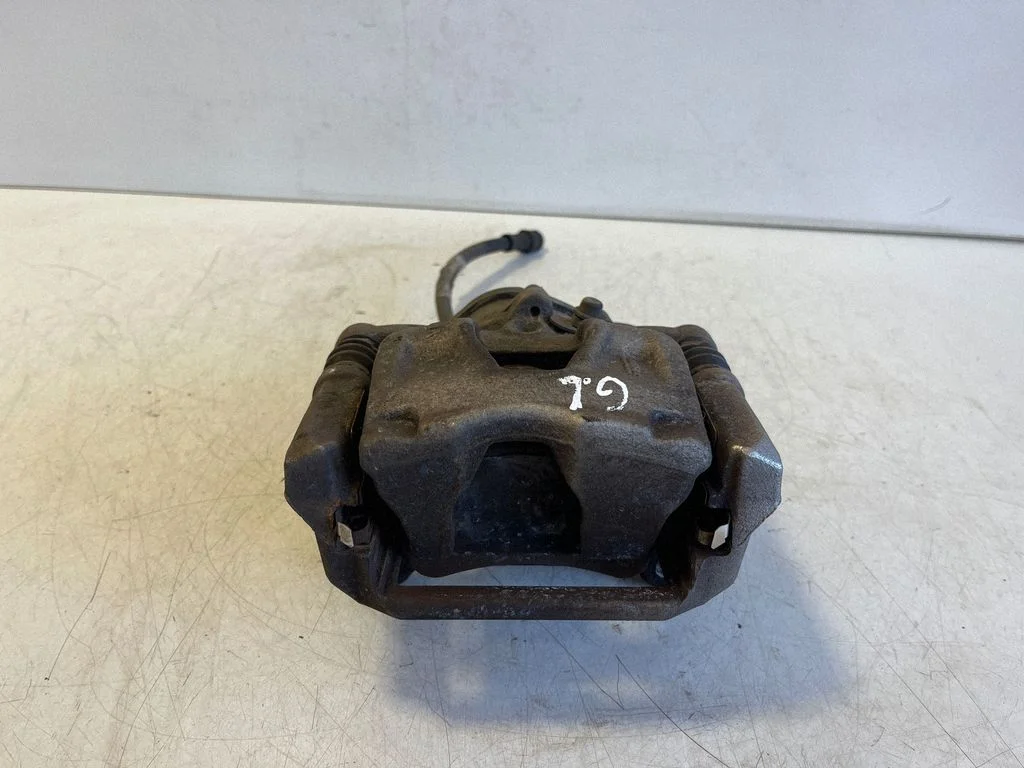 Aizmugurējais bremžu suports 8W0405CF