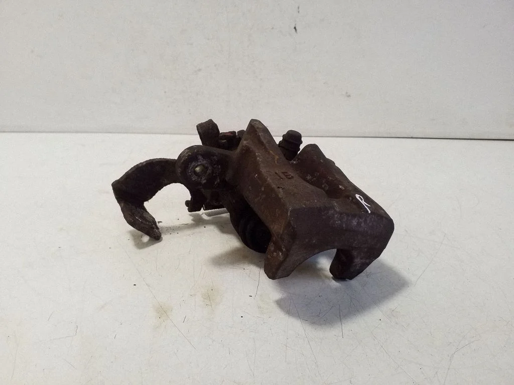 Tagumine pidurisadul – Toyota Prius (XW30) (2009-2015)