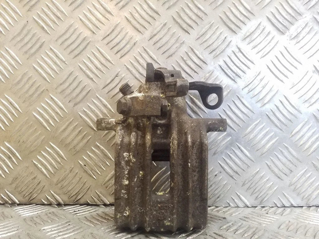 Tagumine pidurisadul – vasak
