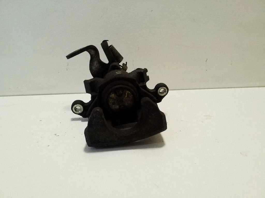 Tagumine pidurisadul – Mitsubishi Outlander (2013-2021)