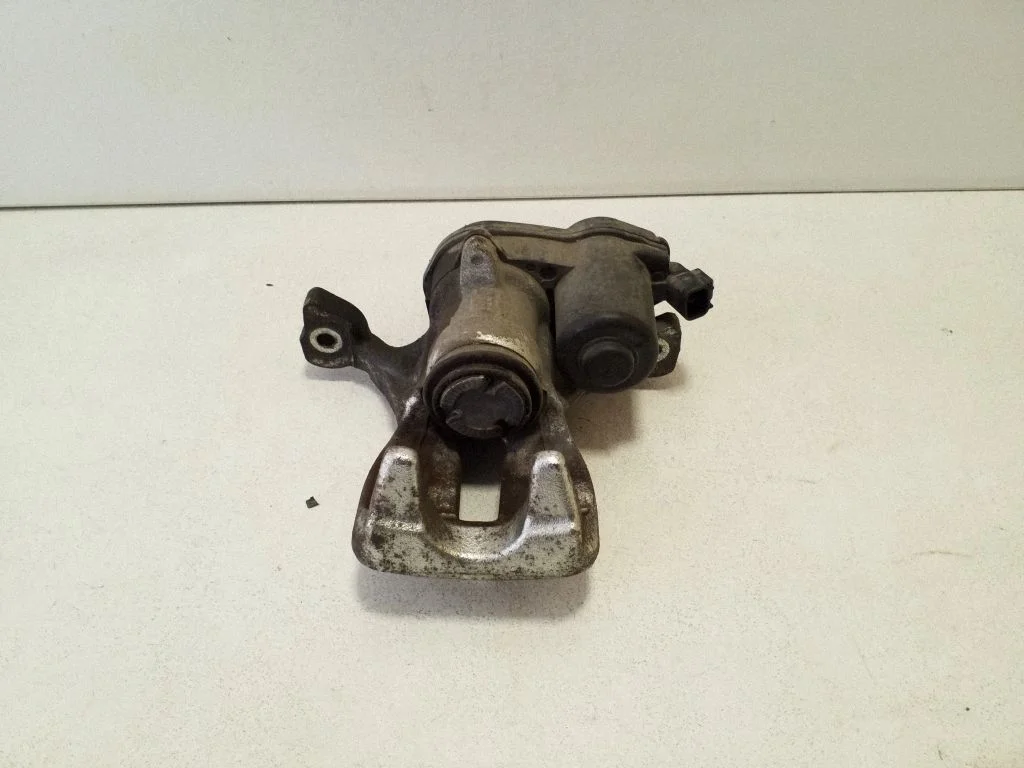 Rear brake caliper 46310F4011
