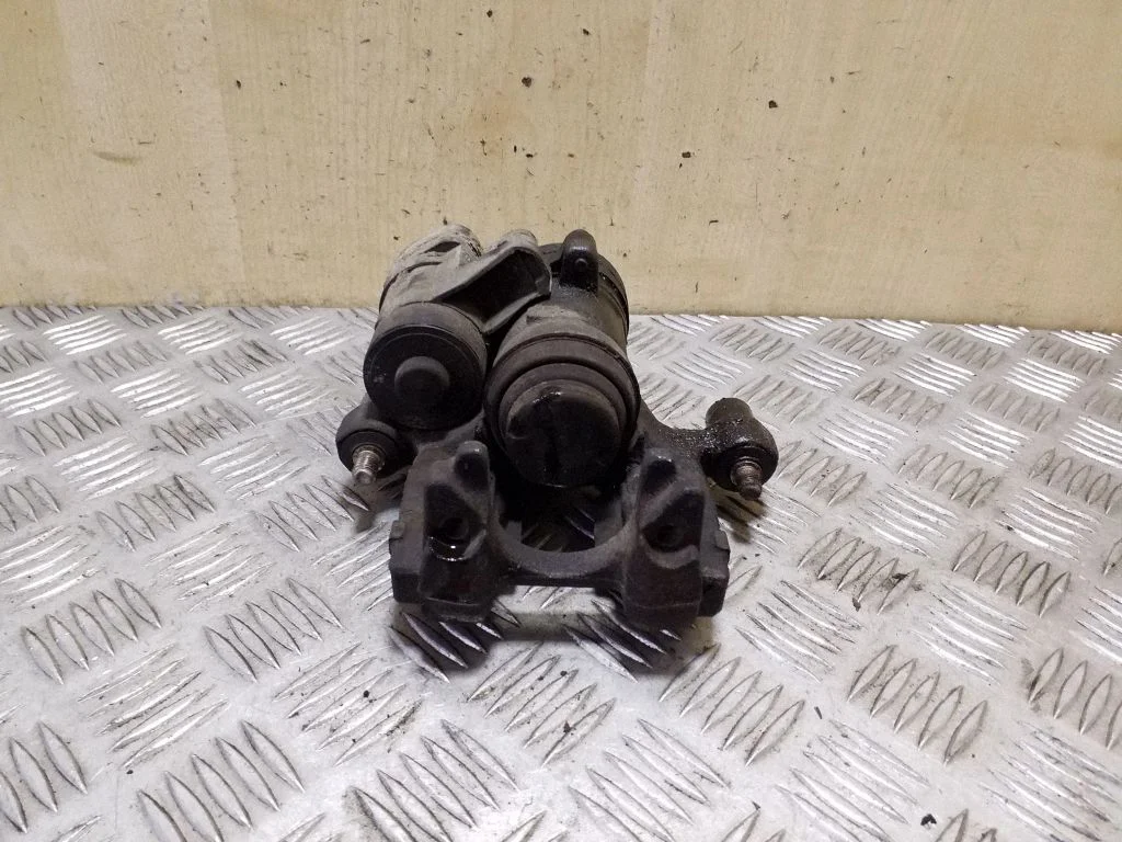Tagumine pidurisadul 3Q0615405M