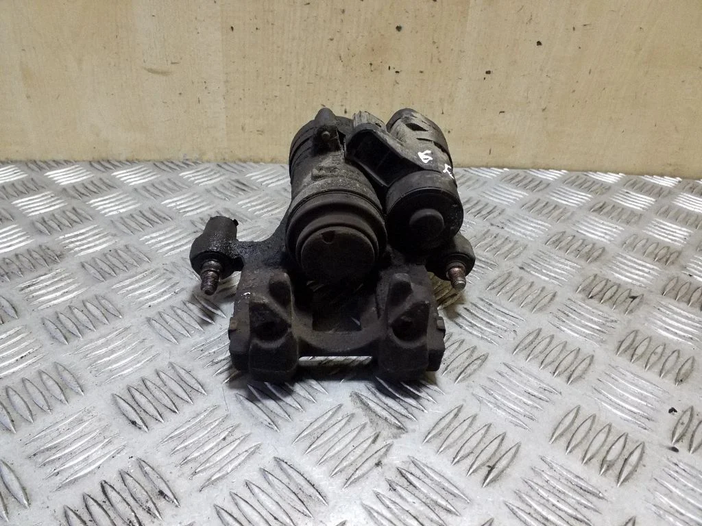 Tagumine pidurisadul 3Q0615406M