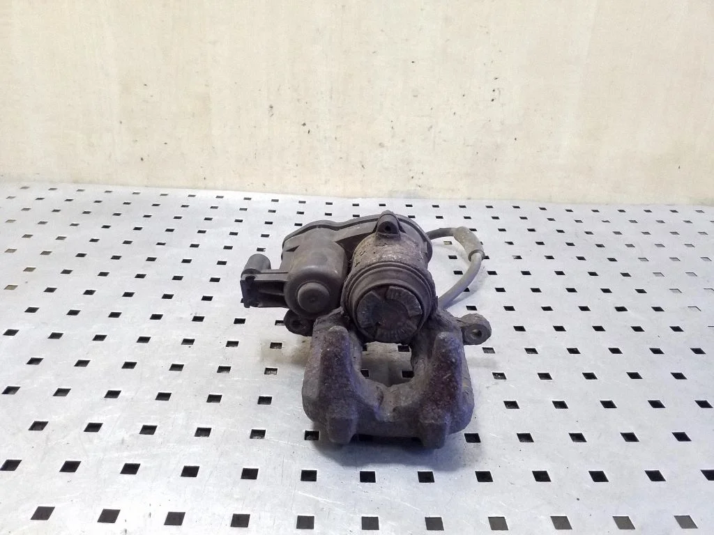 Tagumine pidurisadul 32345699