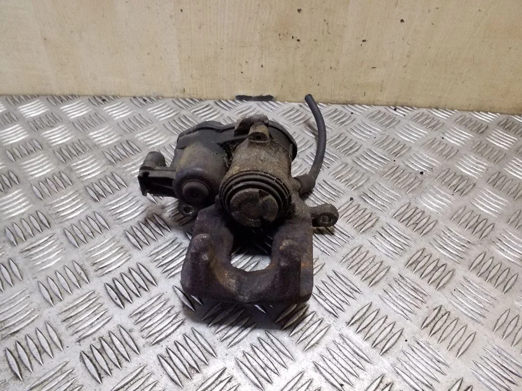Tagumine pidurisadul 32345699A