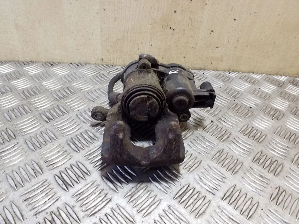Tagumine pidurisadul 32345699A