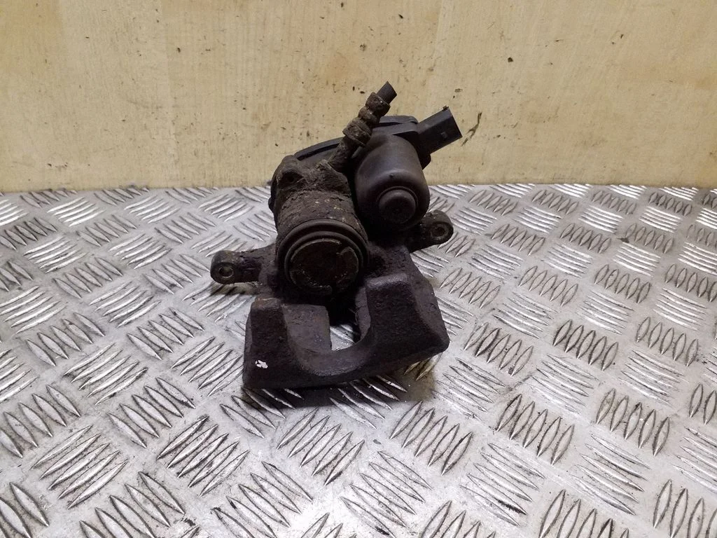 Tagumine pidurisadul 32335478