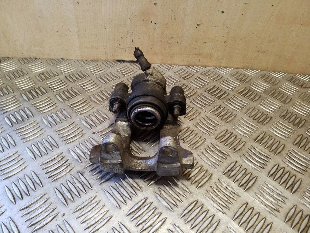 Rear brake caliper – left