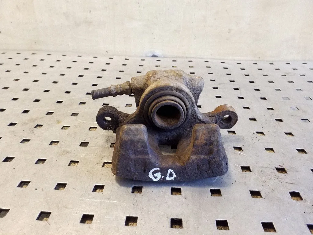 Tagumine pidurisadul – Mitsubishi Outlander (2001-2007)