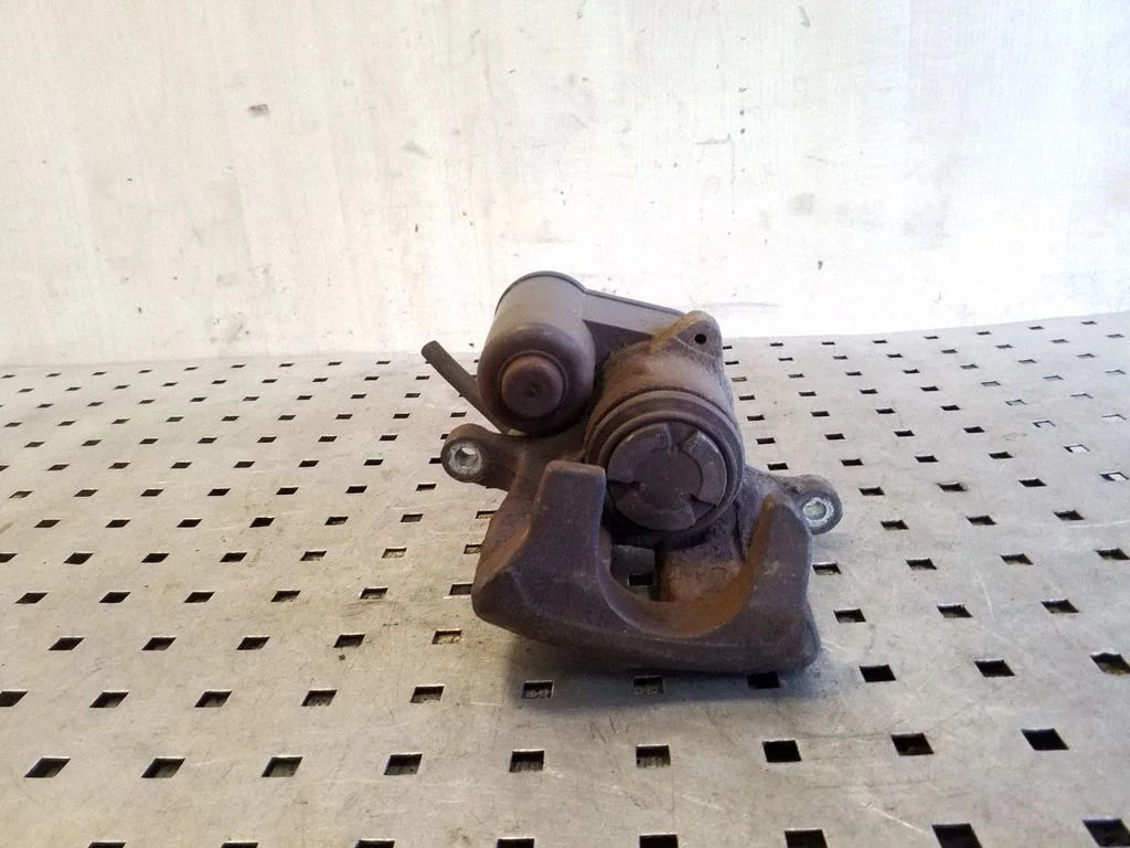 Tagumine pidurisadul 32332267