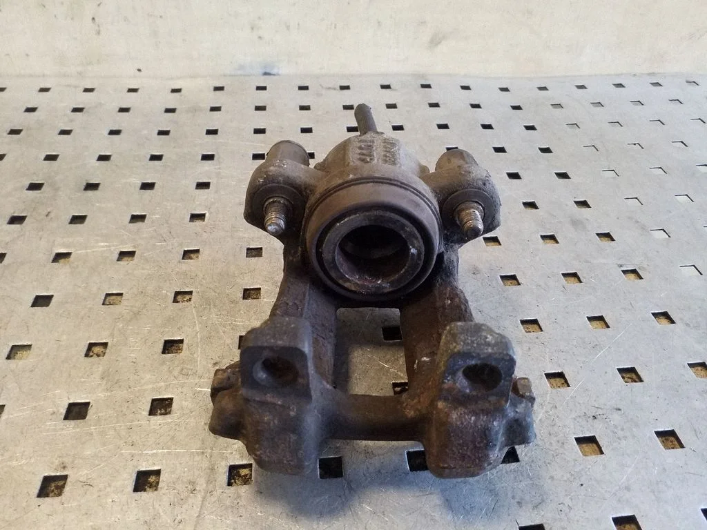 Tagumine pidurisadul W09082