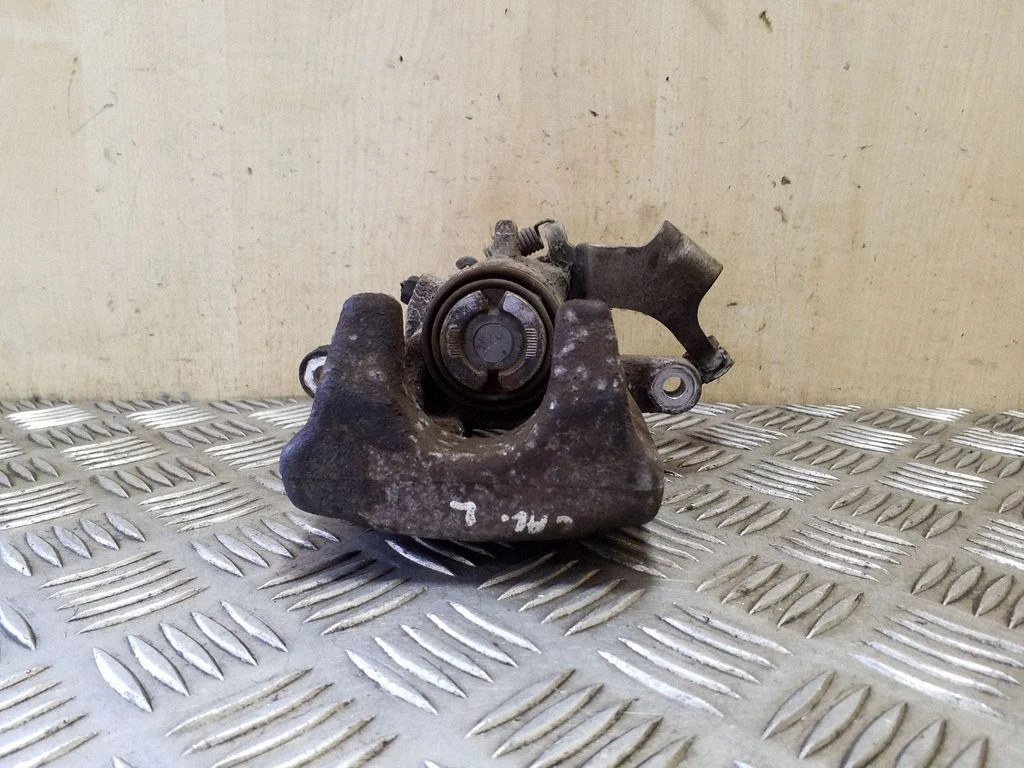 Tagumine pidurisadul 32054056