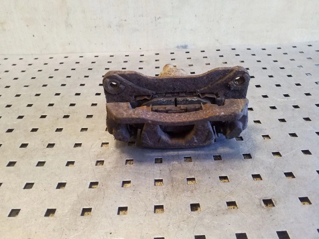 Tagumine pidurisadul – vasak