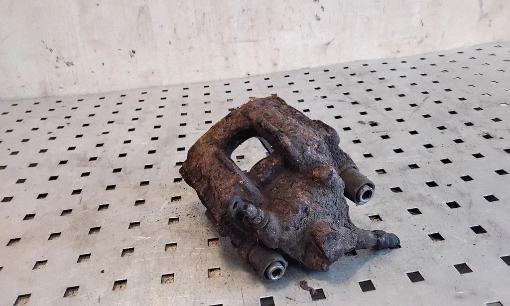 Rear brake caliper – right