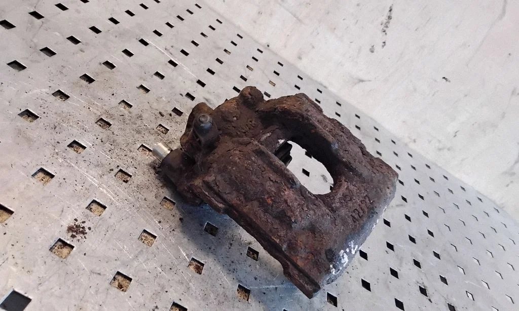 Rear brake caliper – left