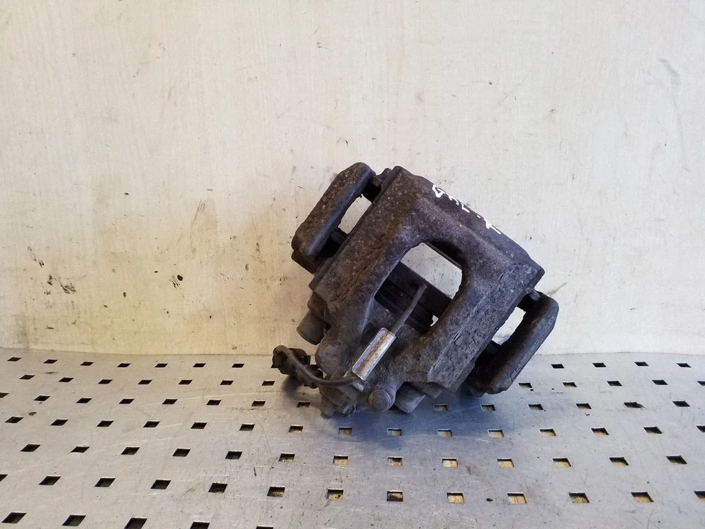 Rear brake caliper – rear right