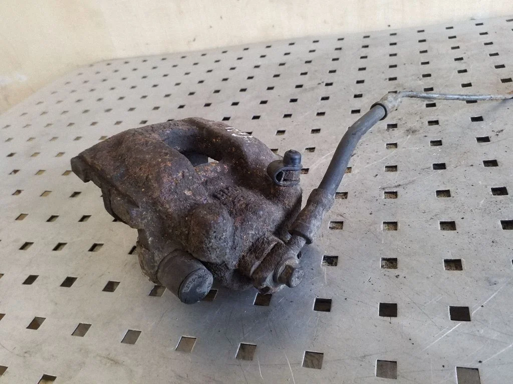 Rear brake caliper – rear left