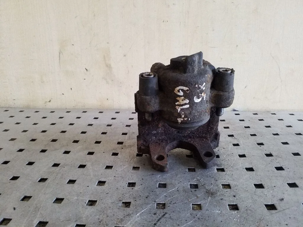 Rear brake caliper – rear left