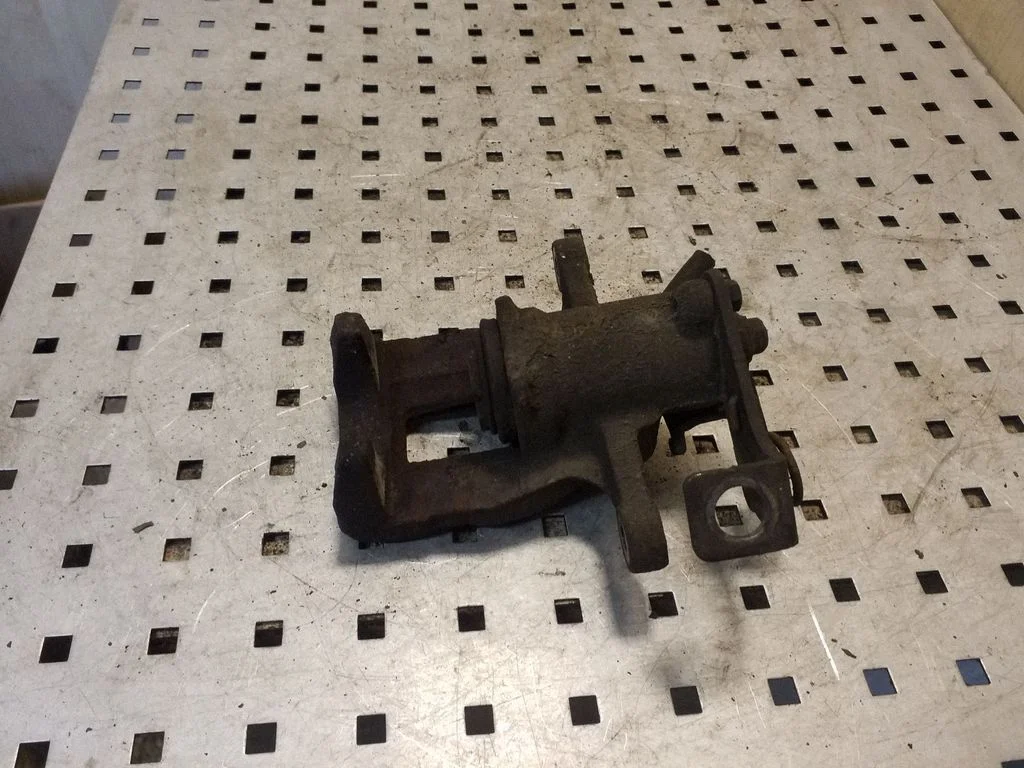 Rear brake caliper – left