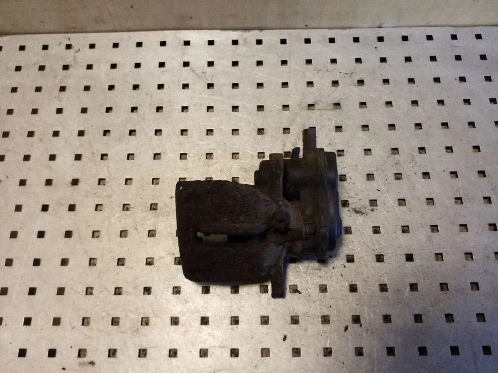 Rear brake caliper 644GNO64