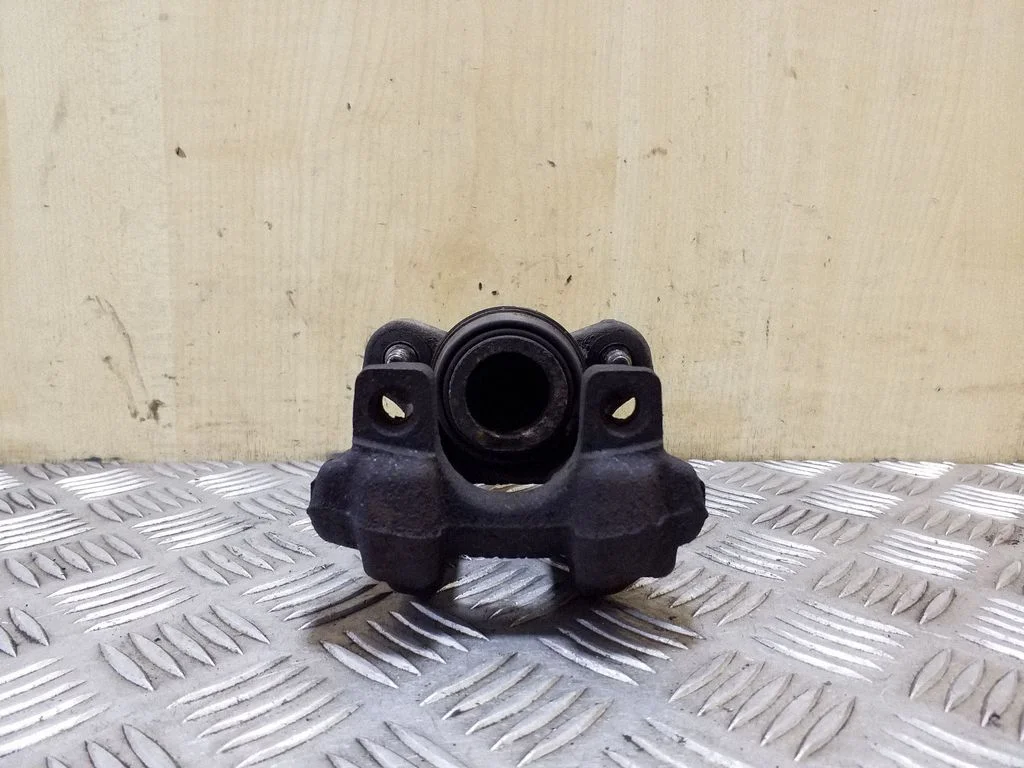 Tagumine pidurisadul – vasak