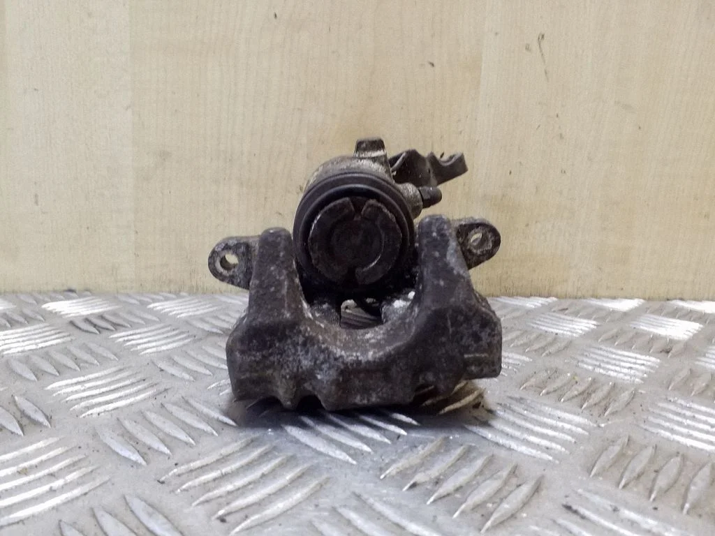 Tagumine pidurisadul – parem