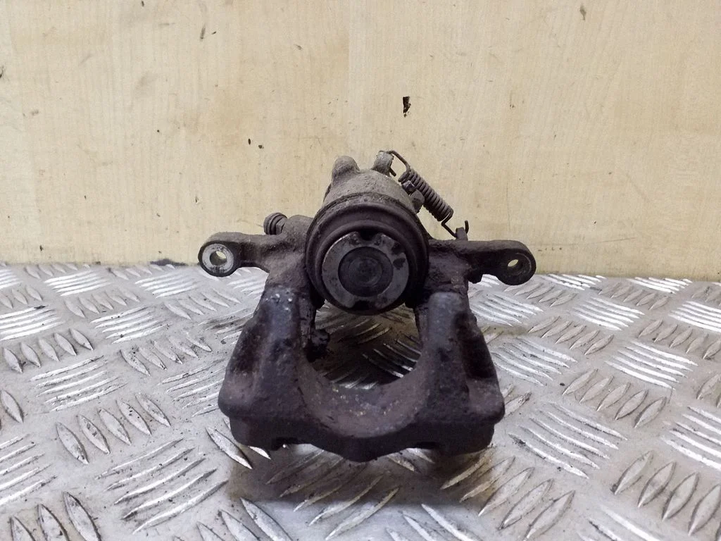 Tagumine pidurisadul – parem