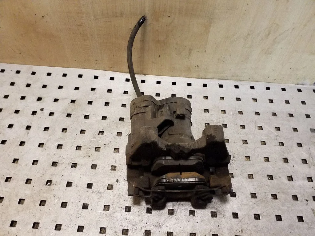 Rear brake caliper – left