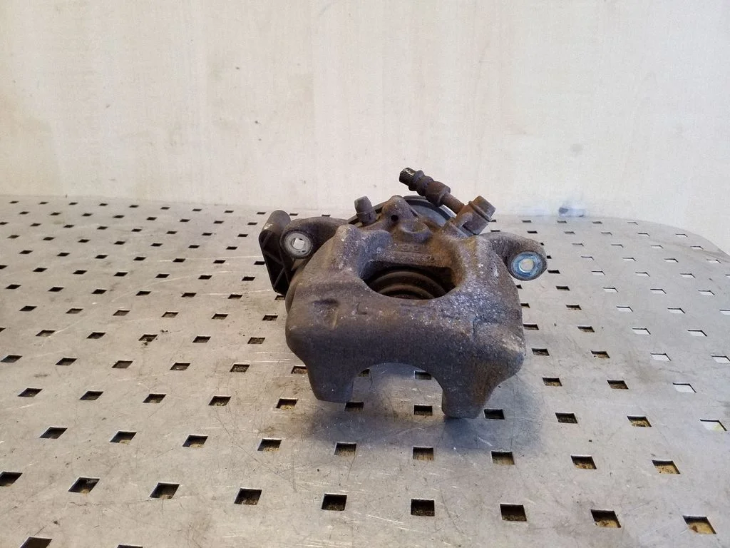 Rear brake caliper 440104CA0A