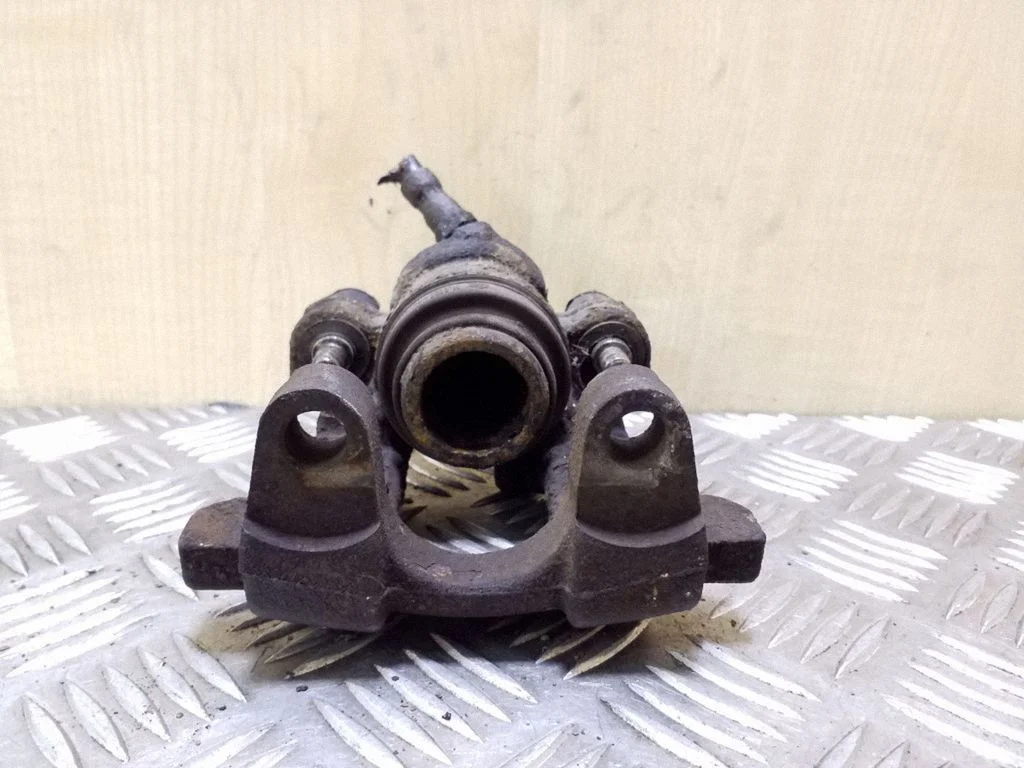 Tagumine pidurisadul – vasak