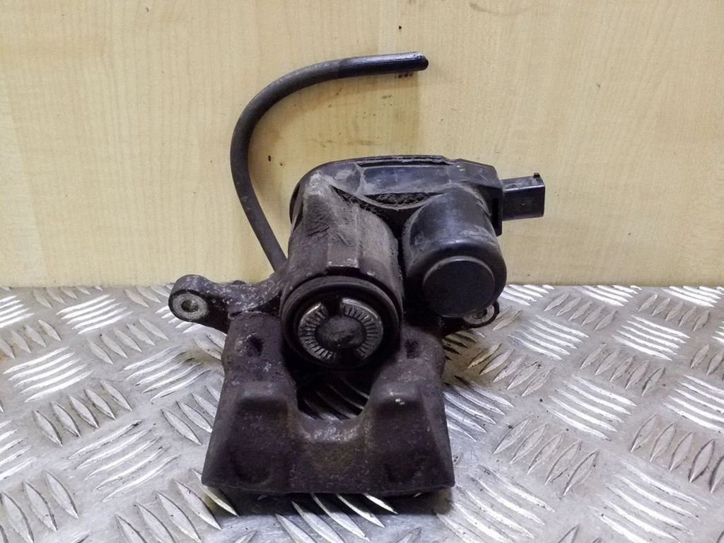 Rear brake caliper – left