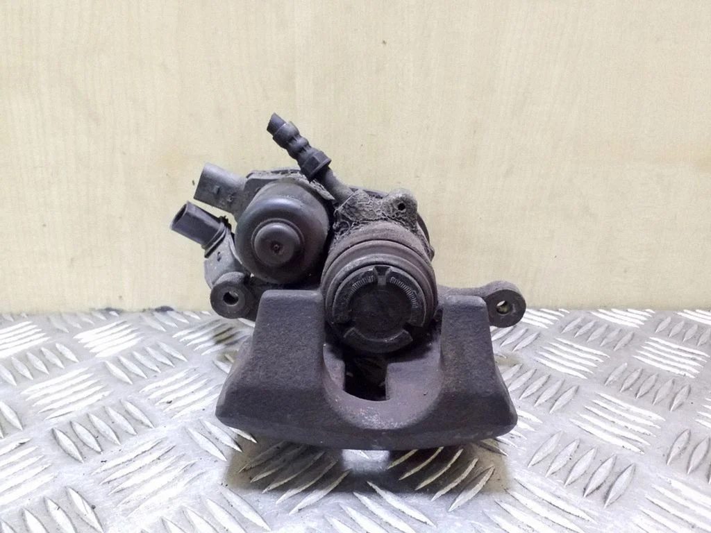 Rear brake caliper – left