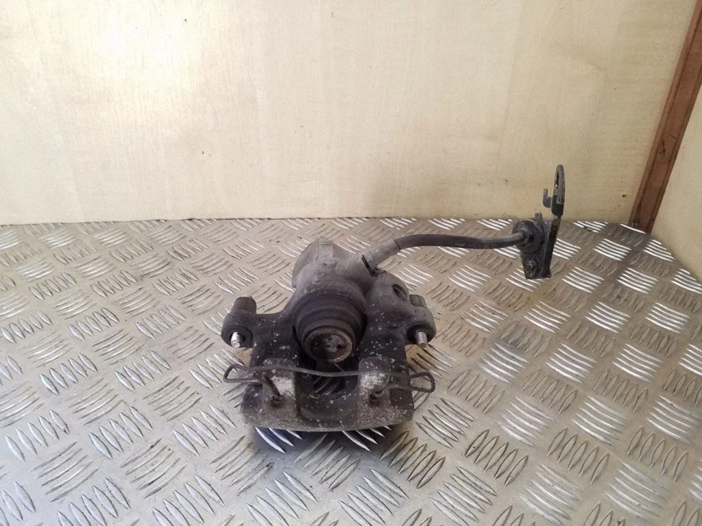 Tagumine pidurisadul – Ford Focus (2010-2017), tagumine vasak