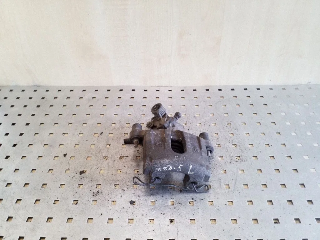 Tagumine pidurisadul – Mazda 5 (2005-2010), vasak