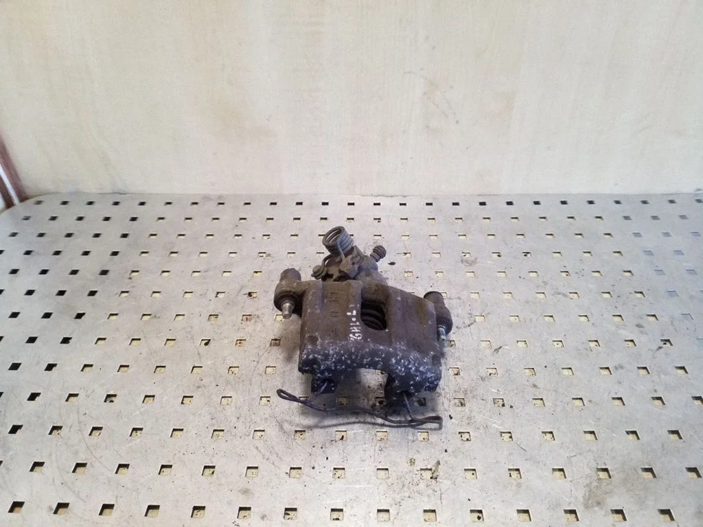 Tagumine pidurisadul – Ford Focus C-MAX (2003-2010), vasak