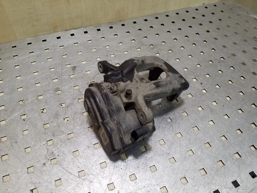 Rear brake caliper 32353311C