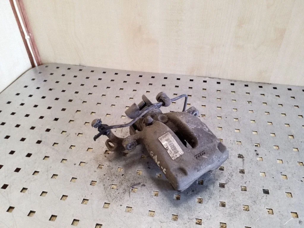 Rear brake caliper – left